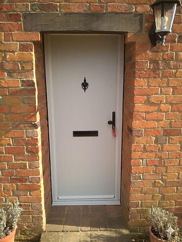 A quintessential British entrance: The Door Stop Cottage door by GFD Homes
