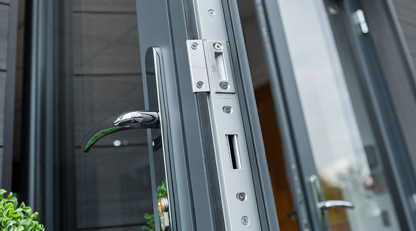 Image of locking mechanism on deceuninck door